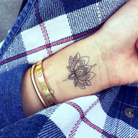 28 Best Lotus Flower Tattoo Ideas To Express Yourself Csuklótetoválás