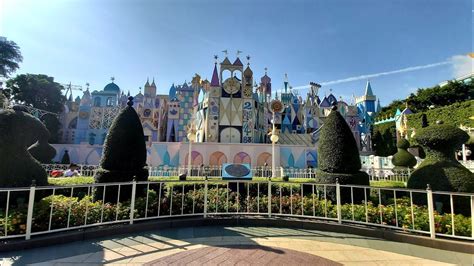 Hong Kong Disneyland Fantasyland Its A Small World Youtube