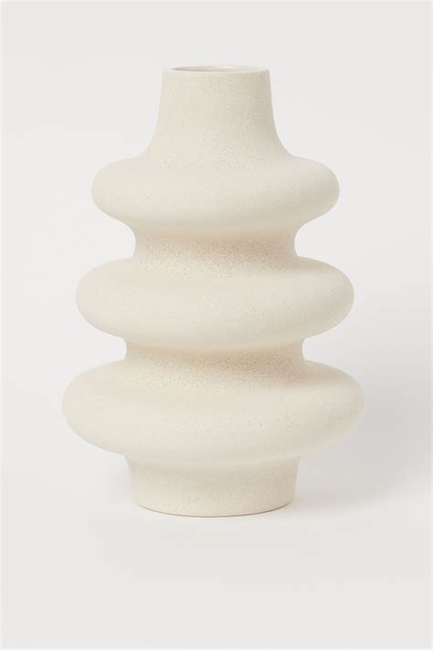 Vasen set h&m ring donut keramik beige. Large ceramic vase in 2020 | Ceramic vase, Vase with ...