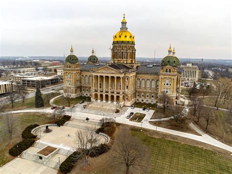 Capitol Building In Des Moines Iowa City Cities Buildings