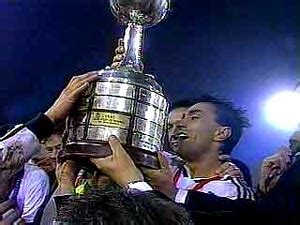 El 5 de junio 1991, los dirigidos de mirko jozic lograron la gran hazaña. El Esférico Está Rodando: La ruta del Colo Colo campeón de ...