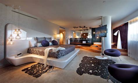 Wandtattoos am bett für mehr gemütlichkeit. Die schönsten Hotelzimmer in der Welt #dubai # ...