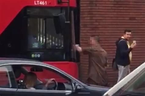 ups delivery man punches london bus in knightsbridge in rage at driver london evening standard