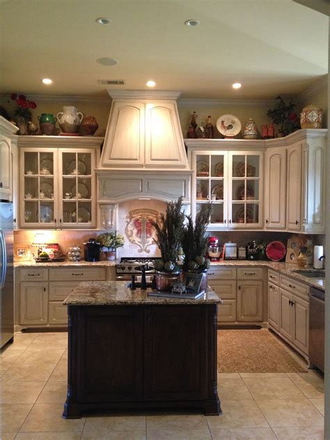 French Country Kitchen | French country decorating kitchen, French country kitchens, Country 