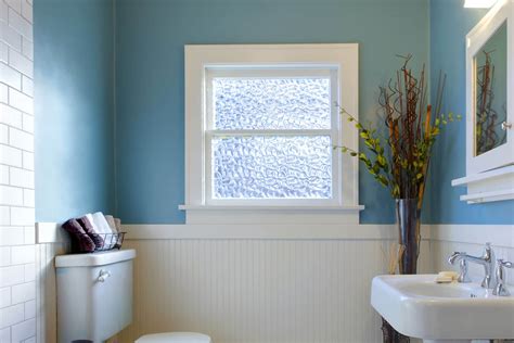 This type of window is usually purchased in standard sizes of 50 × 50 cm or 60 × 60 cm. What Glass Is Best for your Bathroom Window? ⋆ BayAreaBath.com