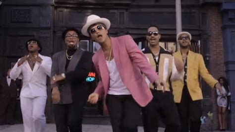 Mark ronson & bruno mars perform 'uptown funk'. Mira el vídeo de Bruno Mars y Mark Ronson en 'Uptown Funk ...