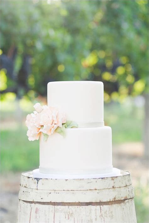 7 Sweet Simple Wedding Cakes Weekly Wedding Inspiration