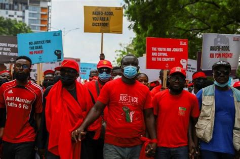 Ghana Lopposition Manifeste Dans Les Rues Daccra Contre Le Gouvernement