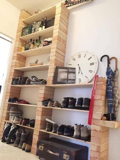 Auch vermitteln wir gerne die dienste eines handwerkers an sie, dieser baut ihnen das bett für einen. Ziemlich cooles Schuhregal aus Backsteinen und Brettern. #DIY #schuhregal #selbstgemacht ...