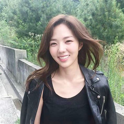 Chae was spotted by a casting director on the streets and proceeded to make her debut in 2014 with. Chae Soo Bin (채수빈) | 연예인, 얼굴 사진 및 여배우