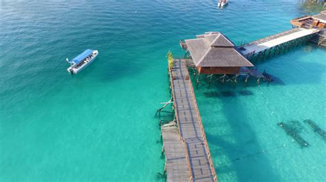 Then in the 1990s, it first became popular to divers due to its proximity to sipadan island. Mabul Island | Sabah, Malaysian Borneo