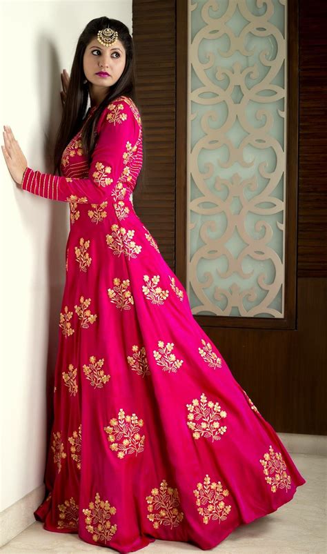 Amazing Outfits Indian Gowns Dresses Indian Wedding Gowns Indian Outfits