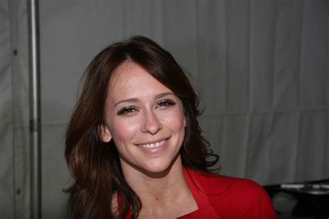 Jennifer Love Hewitt Serves Thanksgiving Dinner At The La Mission