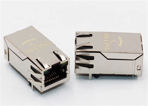 A Través Del Conector Del Lan Rj45 De Ethernet Del Agujero Con 1000 La