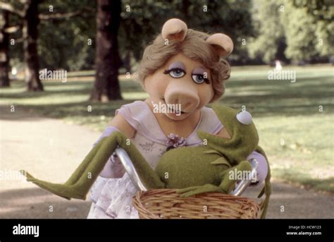 The Great Muppet Caper Miss Piggy Kermit The Frog 1981 C