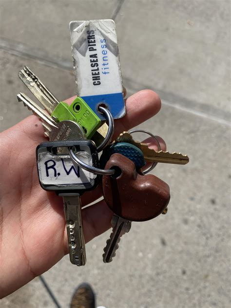 Long Shot Lost Keys Found On Corner Of 4th Aveunion St Let Me