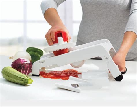 Slices, french fries, julienne cuts unleash the slicing prowess of the mandochef in your home today! Tupperware Mando Chef - Tupperware2u