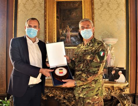 De Magistris Incontra Il Nuovo Generale Comandante Di Corpo Darmata Roma