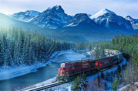 電車、 川、 カナダ、 雪のピーク、 雪、 ロッキー山脈、 鉄道、 山、 森、 風景、 氷、 木、 Hdデスクトップの壁紙