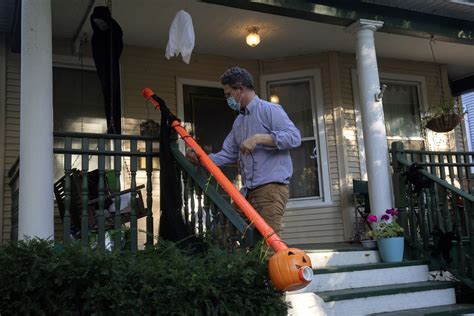 Cdc Says Trick Or Treat Is High Risk Activity Here Are Tips For