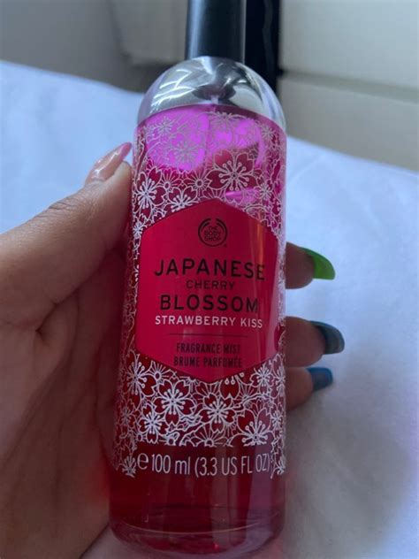 The Body Shop Japanese Cherry Blossom Strawberry Kiss Brume Parfumée Inci Beauty