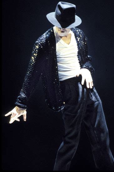 Billie jean is a song by american recording artist michael jackson, released by epic records on january 2, 1983 as the second single from his sixth studio album, thriller (1982). Inner Michael » The Return of "Michael Jackson" to the VMA ...