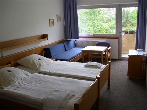 Das heinrich lübke haus liegt am nordrand des sauerlandes im naturpark arnsberger wald direkt am möhnesee, südlich der soester börde. Ausstattung - Haus - Heinrich Lübke Haus