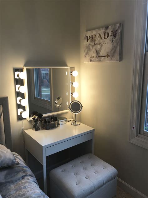 Modern Bedroom Vanity Ideas