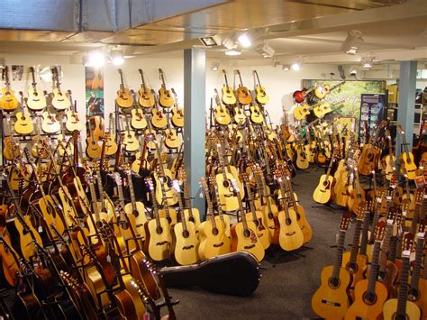 Or the ones near you don't offer the item you are looking for or aren't good enough to worth your purchase. ¿Está creciendo el mercado de las guitarras ...