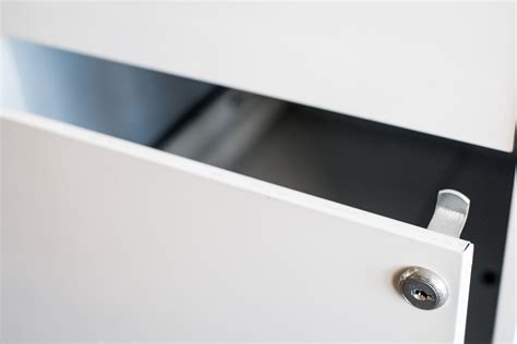Jul 10, 2021 · remove your nail file and open the cabinet. How to Replace a Filing Cabinet Lock | Filing cabinet, Diy ...