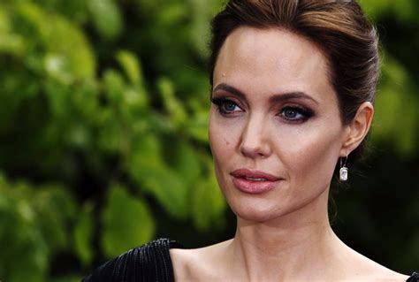 Angelina Jolie se extirpa los ovarios para evitar el cáncer