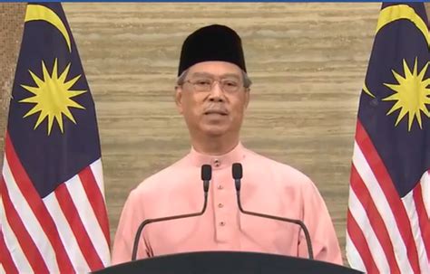 The prime minister directs the executive branch of the federal government. Perdana Menteri Tan Sri Muhyiddin Yassin - MotoMalaya.net ...