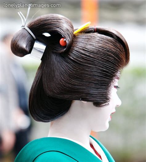 This is mainly because they are easy to pull off use the french knit and pull off the edges to make it look chunkier. Traditional Japanese Wedding Hairstyles Picture | The Hairs