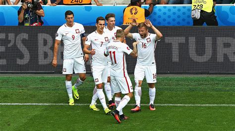 Die schweiz steht im viertelfinale der europameisterschaft. 6:5 nach Elfmeterschießen: Polen als erstes Team im EM ...