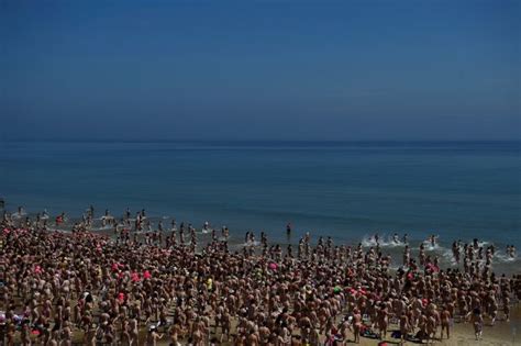 women break guinness world record for largest skinny dip