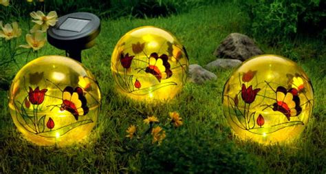 Solarleuchten sind eine schöne und umweltfreundliche option, ihren garten um wunderschöne leuchtende akzente zu bereichern. 4tlg. Set Solarkugeln Ø15cm Tiffany Garten Leuchte Solar ...