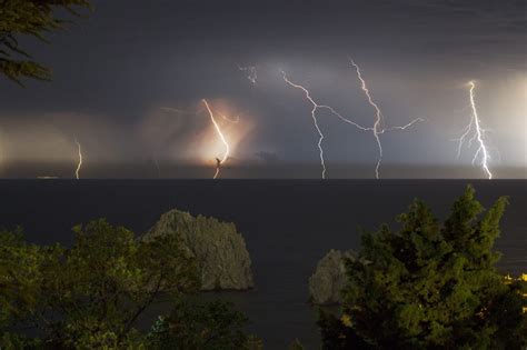 Небо, облака, тучи, гроза, молния, шторм, природа. Море Фото Гроза