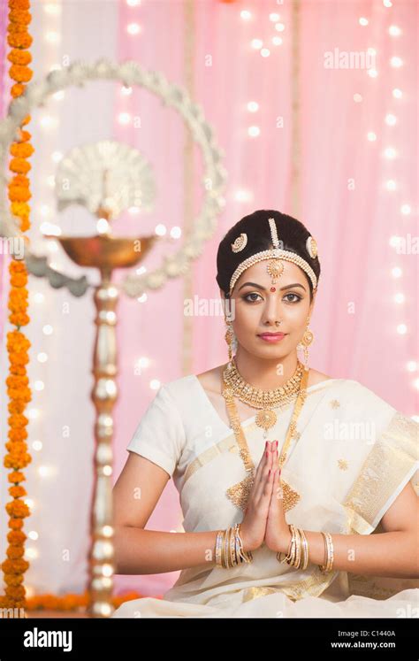 Bride Praying In Traditional South Indian Dress Stock Photo Alamy