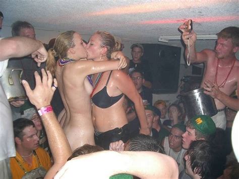 chicas desnudas en una fiesta de borrachera fotos porno xxx fotos imágenes de sexo 3313262