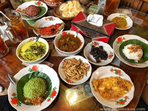 Adults, when under severe emotional stress, turn to what could be called 'comfort food'—food associated with the security of childhood, like mother's poached egg or famous chicken soup. Warung MJS - Mbah Jingkrak Setiabudi Jakarta - JAJANBEKEN.COM