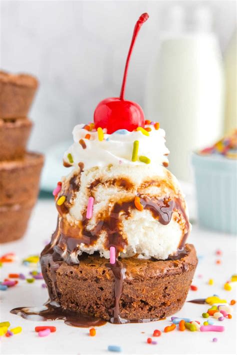 Brownie Ice Cream Sundae Cupcakes • Food Folks And Fun