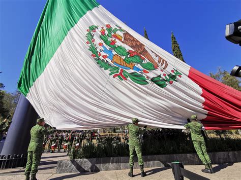 ondean banderas por el aniversario de la revolución mexicana mensajero politico