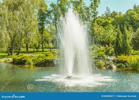 The Fountain On The Lake In The Park Stock Image Image Of Beauty