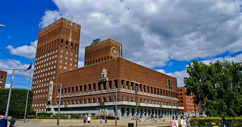 September 2014 overtok eplehuset alle humac sine 8 butikker i norge, deriblant denne på oslo city. Oslo City Hall - Oslo | Sygic Travel