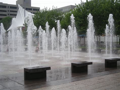 Cutting Coupons In Kc Kansas City Tour Of Fountains Splash Fountains
