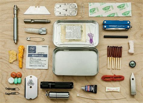 Awesome Altoids Survival Tin Some Great Ideas In Here Survivalcamping Outdoor Survival Kit