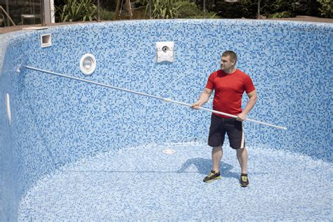 Easy Tips On How To Clean Pool Walls