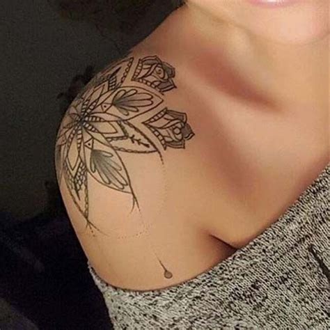The upper arm and shoulder area display how strong, fit and toned a body is and a shoulder tattoo can accentuate those characteristics. Women Shoulder Tattoos on Pinterest | Pretty tattoos ...