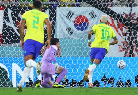 نيمار على بُعد هدف واحد من معادلة بيليه كأفضل هداف للبرازيل في كأس العالم ملاعب المصري اليوم