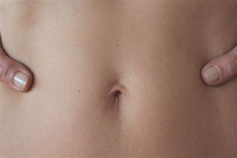 Woman Gets Belly Button Removed Gives It To Her Boyfriend As A Gift